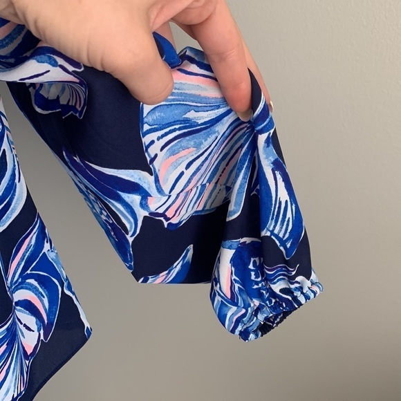 Lilly Pulitzer Lou Lou Off The Shoulder Top Bright Navy in Reel Life size xs - Picture 3 of 9